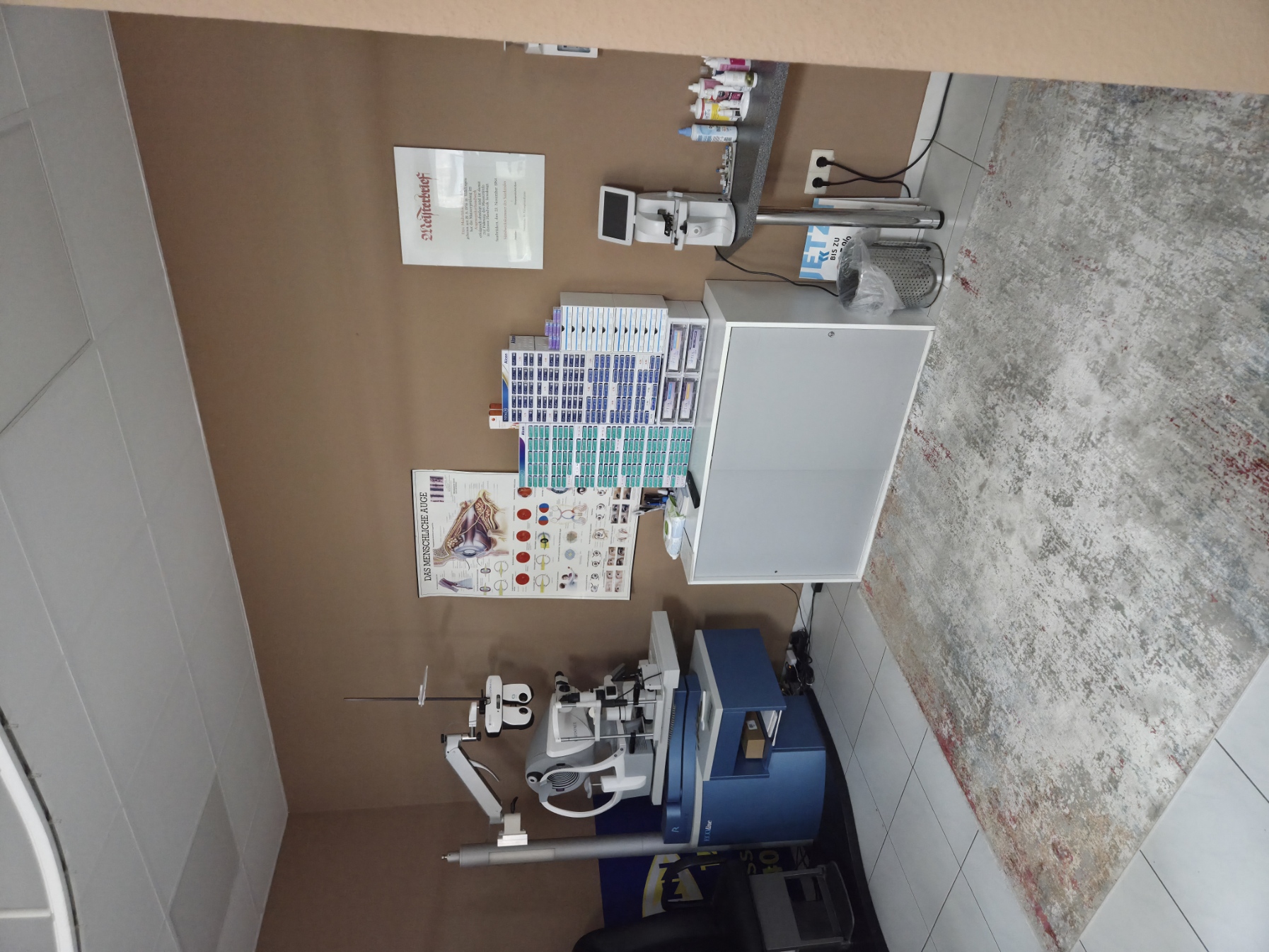 Professioneller Refraktionsraum mit Essilor VISION R 800